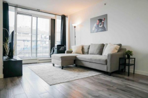 Dt Vancouver Pool, Parking, and Panoramic Views